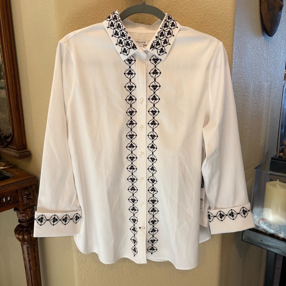 NWT~CHICO’S White Embroidered No Iron Stretch Flip Cuff Button Shirt Size 2(12)